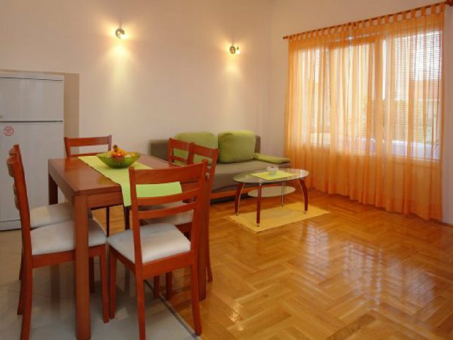 Apartment Jujnović - Makarska (4+2)