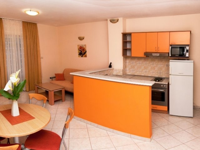 Apartments Komarna orange (2+2)