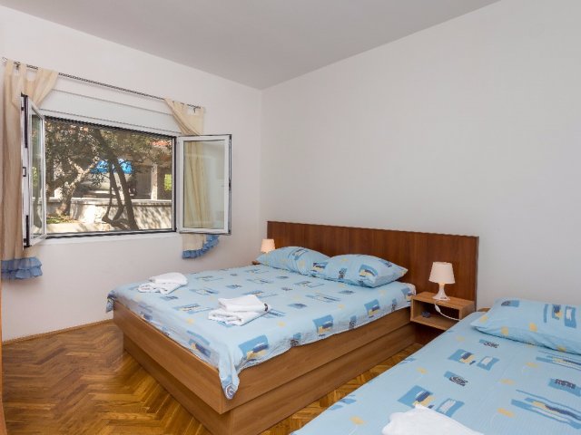 Apartments Antea i Magdalena - Pirovac AP1 (6 + 0)